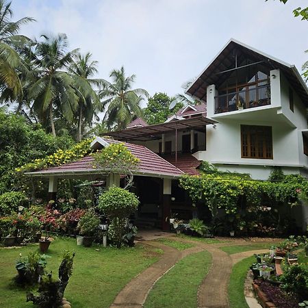קוז'יקודה Maleyam Homestay Riverside מראה חיצוני תמונה