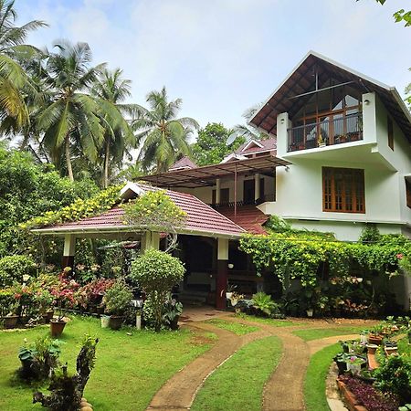 קוז'יקודה Maleyam Homestay Riverside מראה חיצוני תמונה