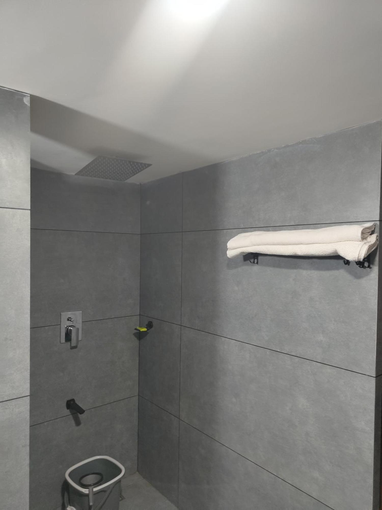 קוז'יקודה Maleyam Homestay Riverside מראה חיצוני תמונה